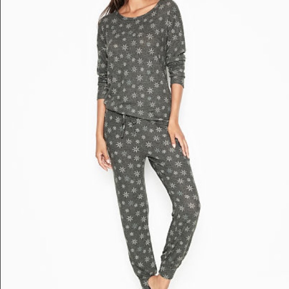 NWT Victoria’s Secret Cozy Jogger PJ Set